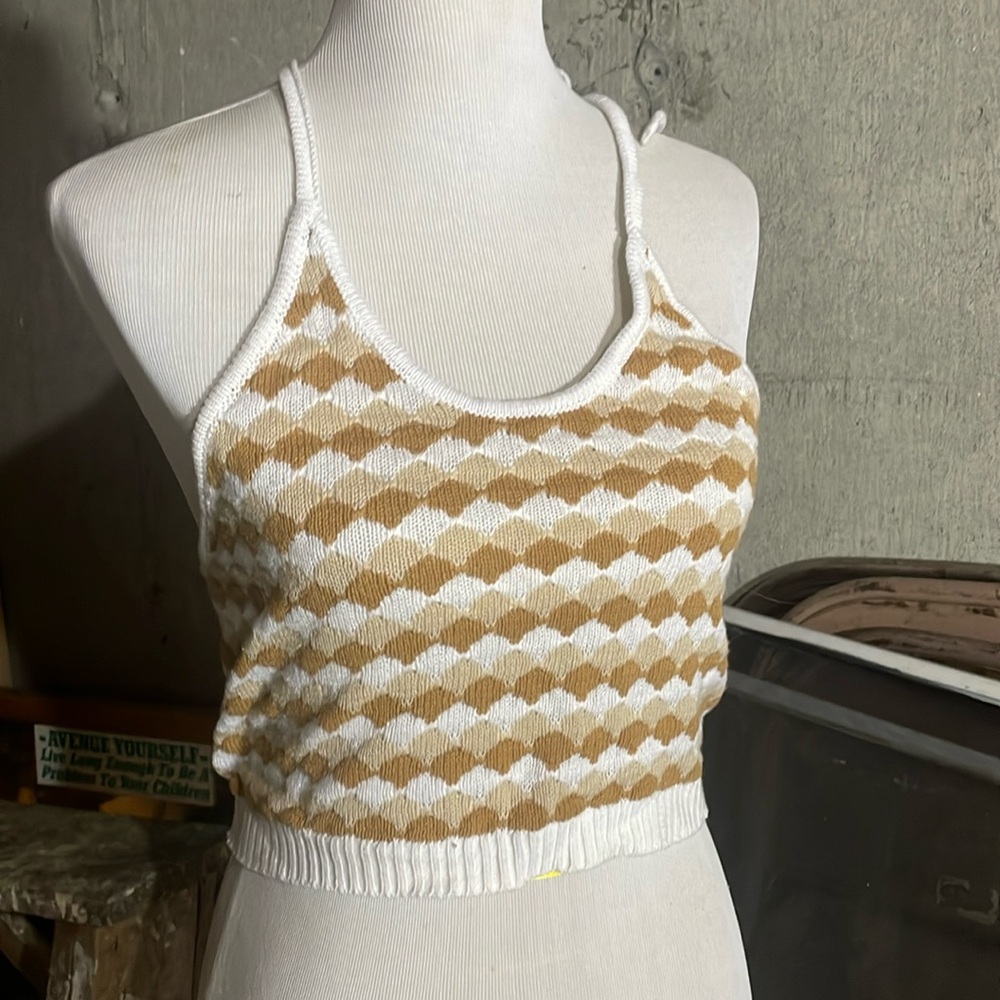 Willow & Wind Medium cropped halter tank top